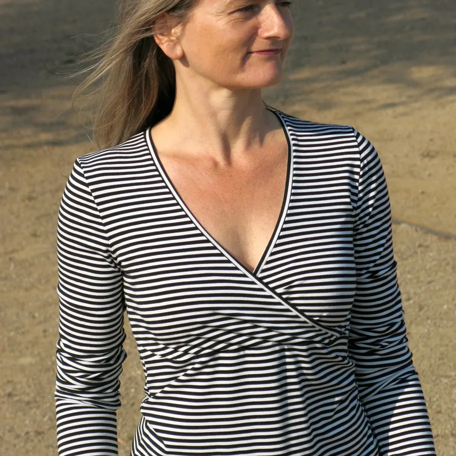 Frau Liese Wickelshirt - Studio Schnittreif Sewing Pattern (German)