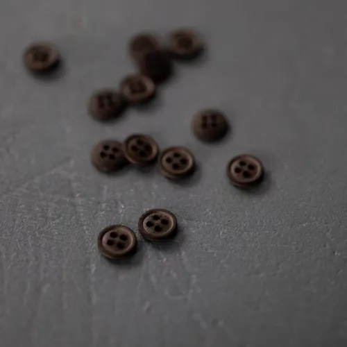 nahzubehor-merchant-mills-bio-cotton-knopf-11mm-black-coffee-dark-brown-01.jpg
