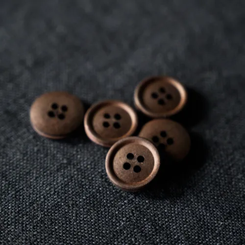 nahzubehor-merchant-mills-bio-cotton-knopf-15mm-black-coffee-dark-brown-01.jpg