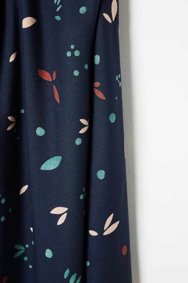 Vera Ecovero Soft Crêpe - Petals Night