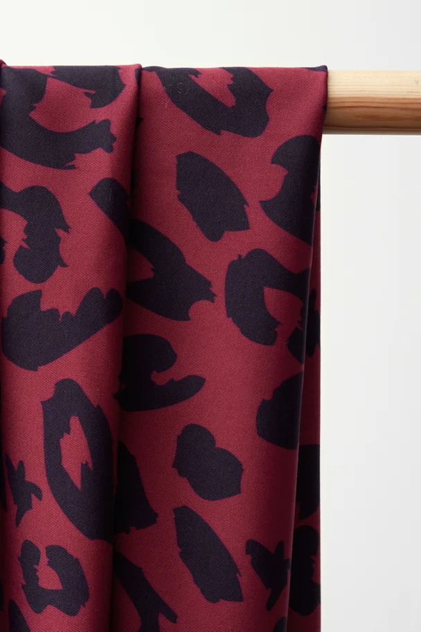 Ecovero Soft Twill - Urban Leo Fuchsia