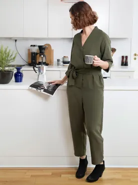 V-Neck Jumpsuit XS-L - The Assembly Line Schnittmuster (Englisch)