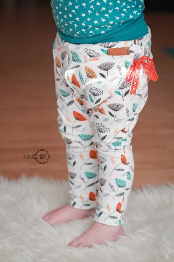 Organic Jersey - Retro Flowers White