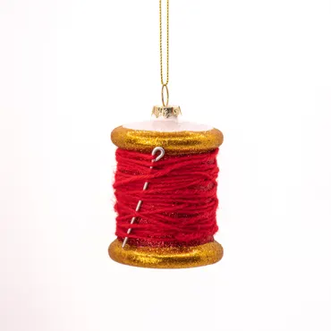 Weihnachtskugel Baumschmuck - Rote Fadenspule mit Nadel