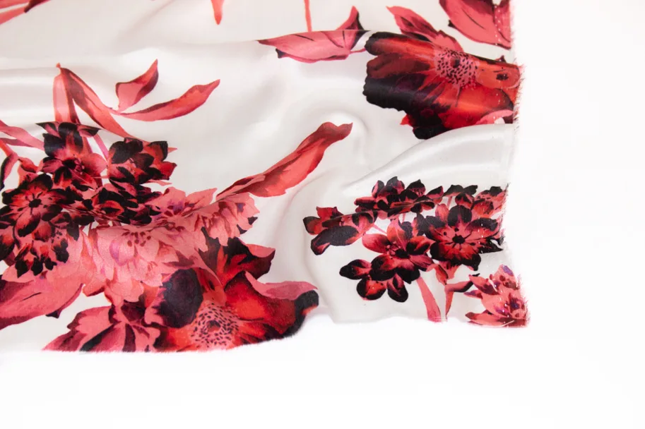 Seide Satin Deadstock - Red White Flowers
