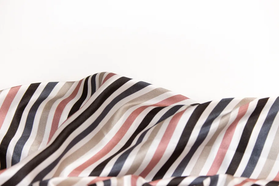 Seide Twill Deadstock - Stripes on White