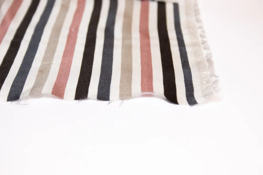 Seide Twill Deadstock - Stripes on White