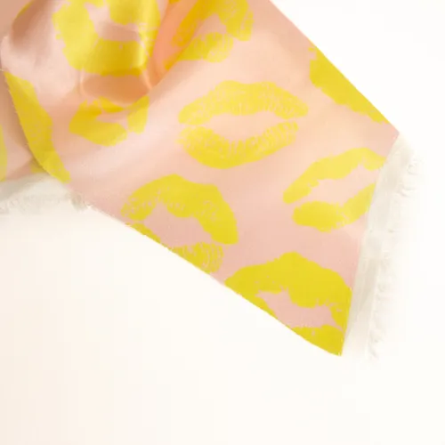 stoff-deadstock-seide-satin-yellow-kisses-01.jpg