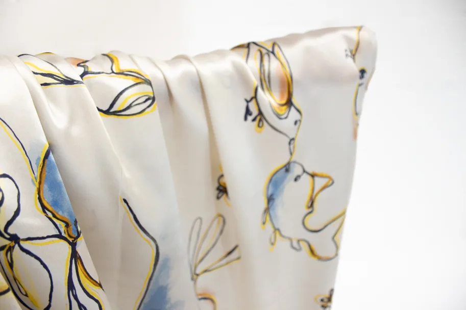 Seide Satin Deadstock - Love is Love